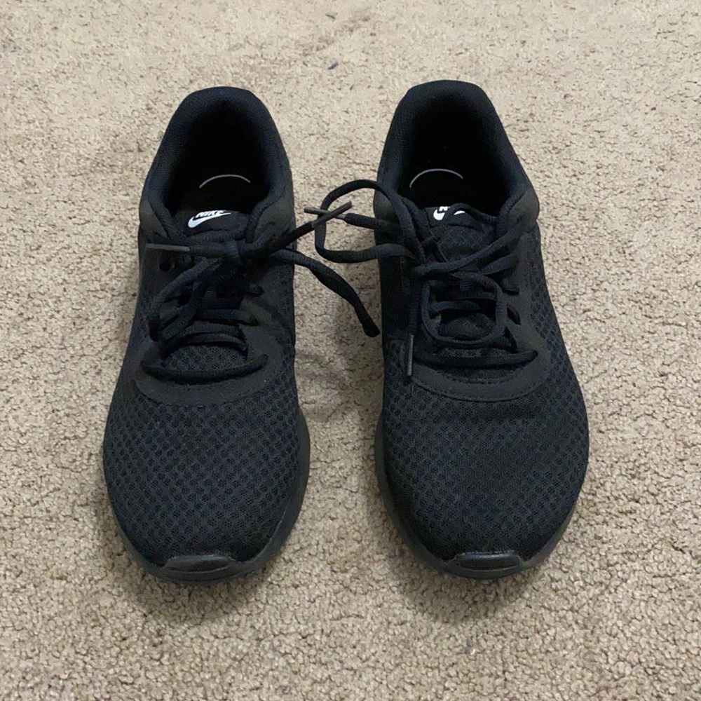 Women’s Nike Tanjun Black 10.5